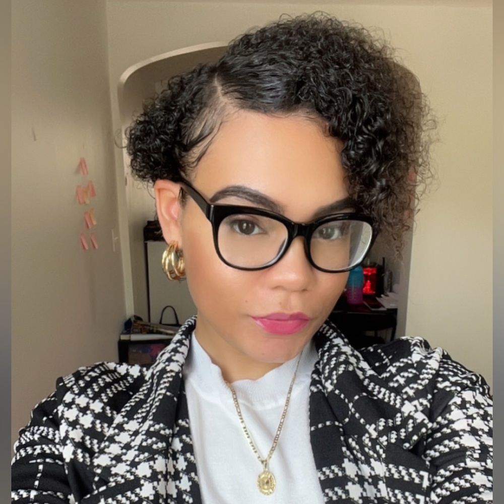 MEET YOUR SELLER 🙋‍♀️ - Picture 3 of 9